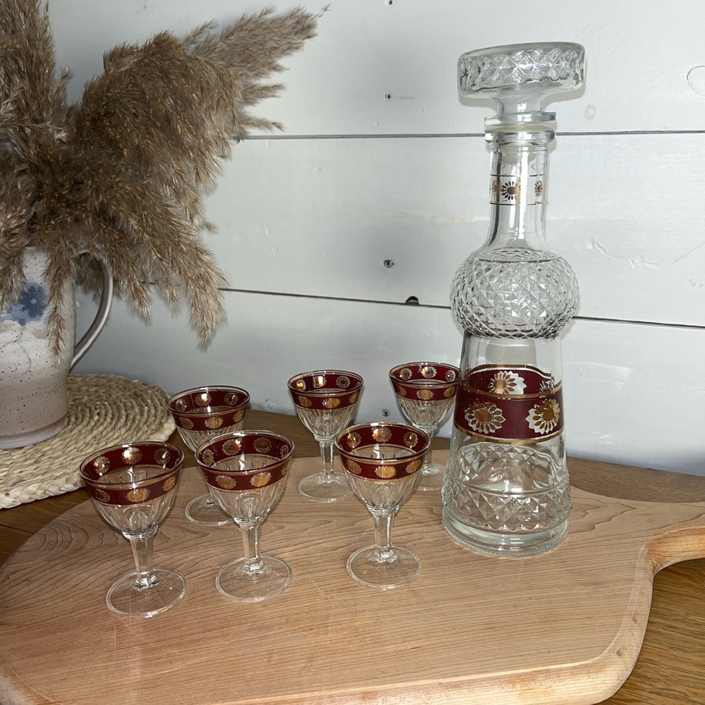 VINTAGE DECANTER SET – GOLD & RUBY DETAIL - Picture 3 of 10